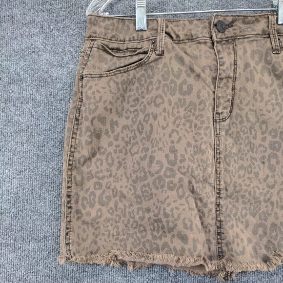 Mudd Flex Stretch Womens Jean Shorts Brown Leopard Pattern Size 13 Pockets - Picture 7 of 11